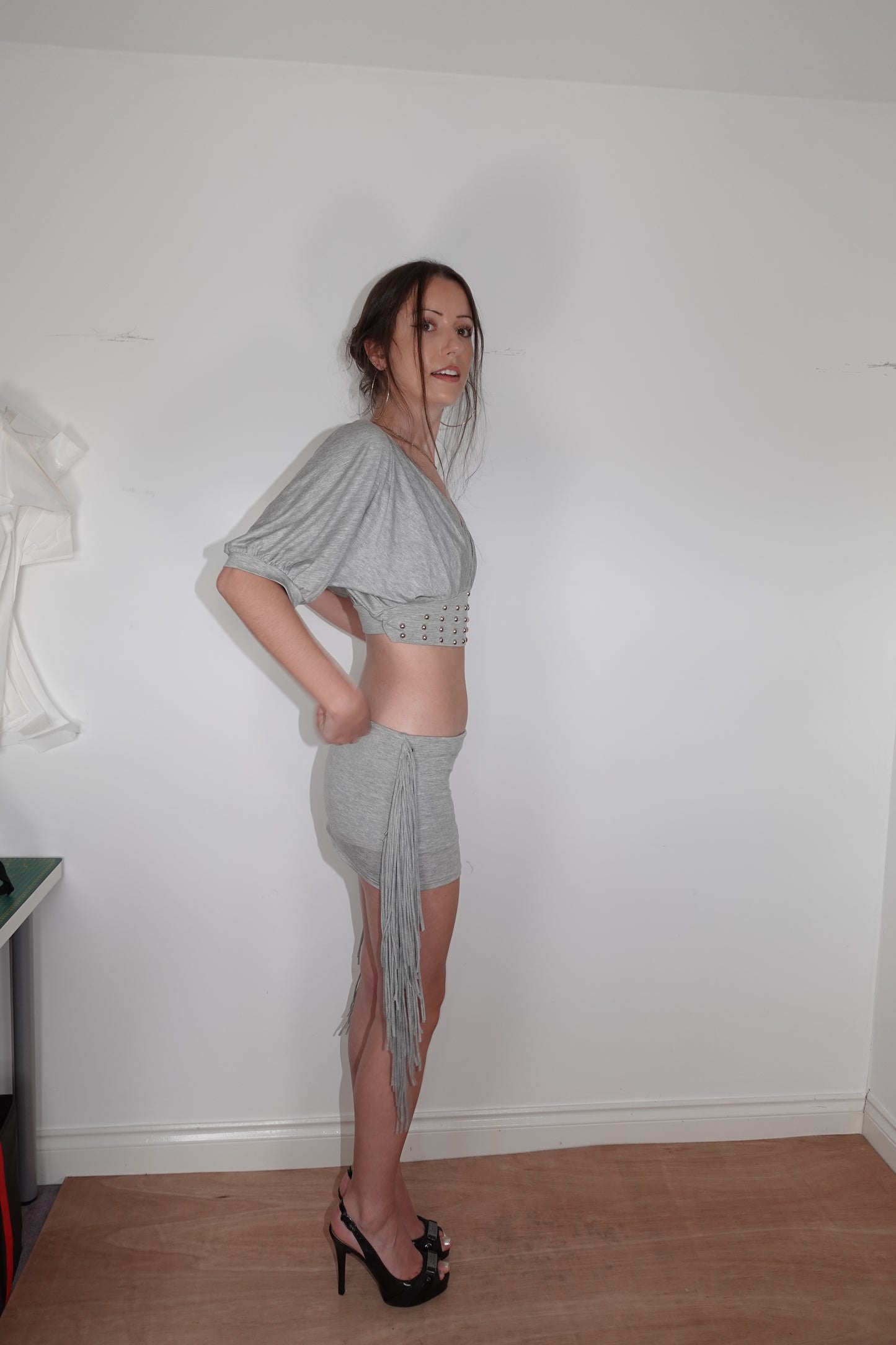 Pre Order: studded plunge cropped top, grey