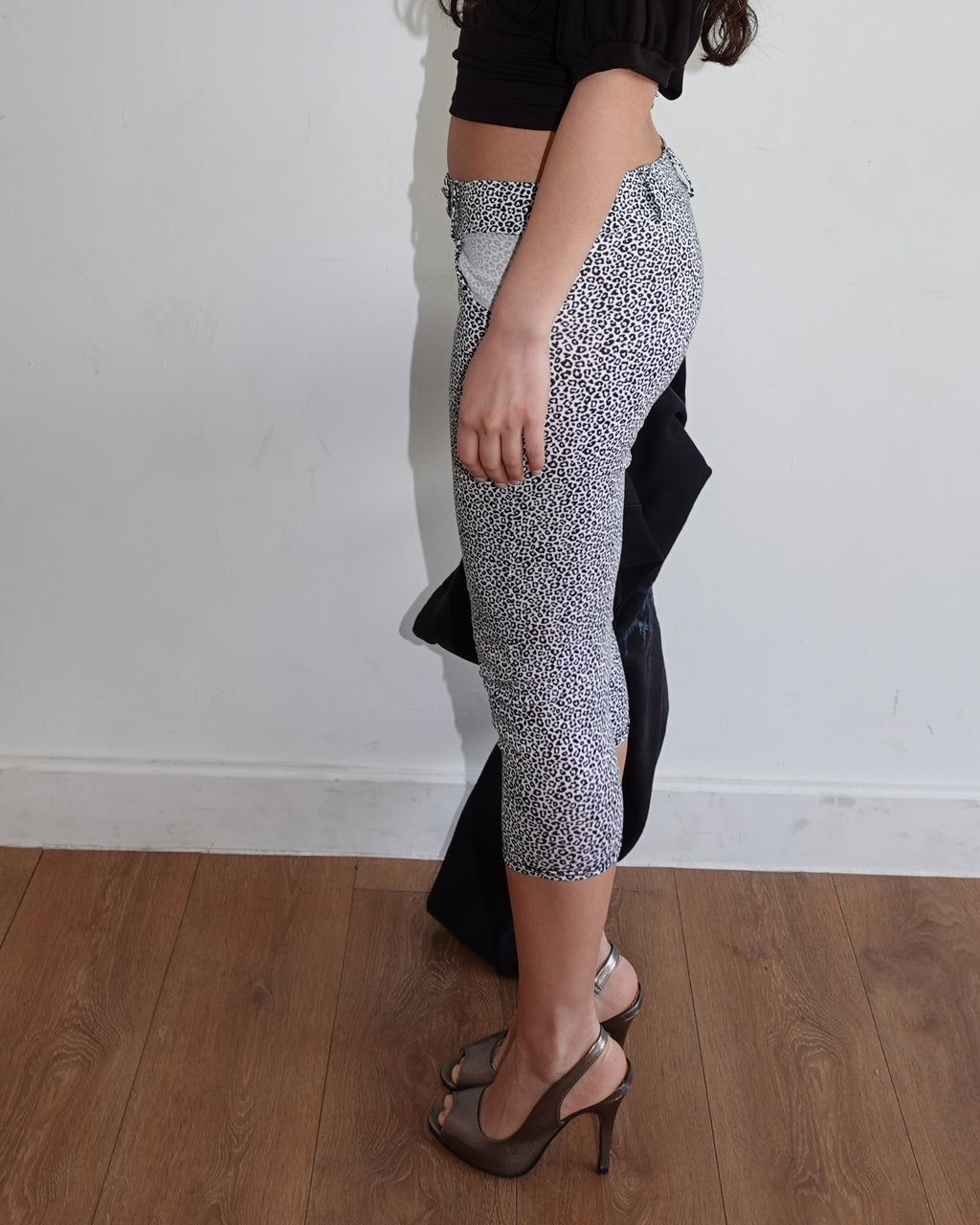 tianna capri, black & white leopard